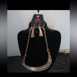Beautiful, Silver and Copper colored NECKLACE & EARRING SET.